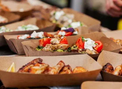 Assiette de bao buns et accompagnements