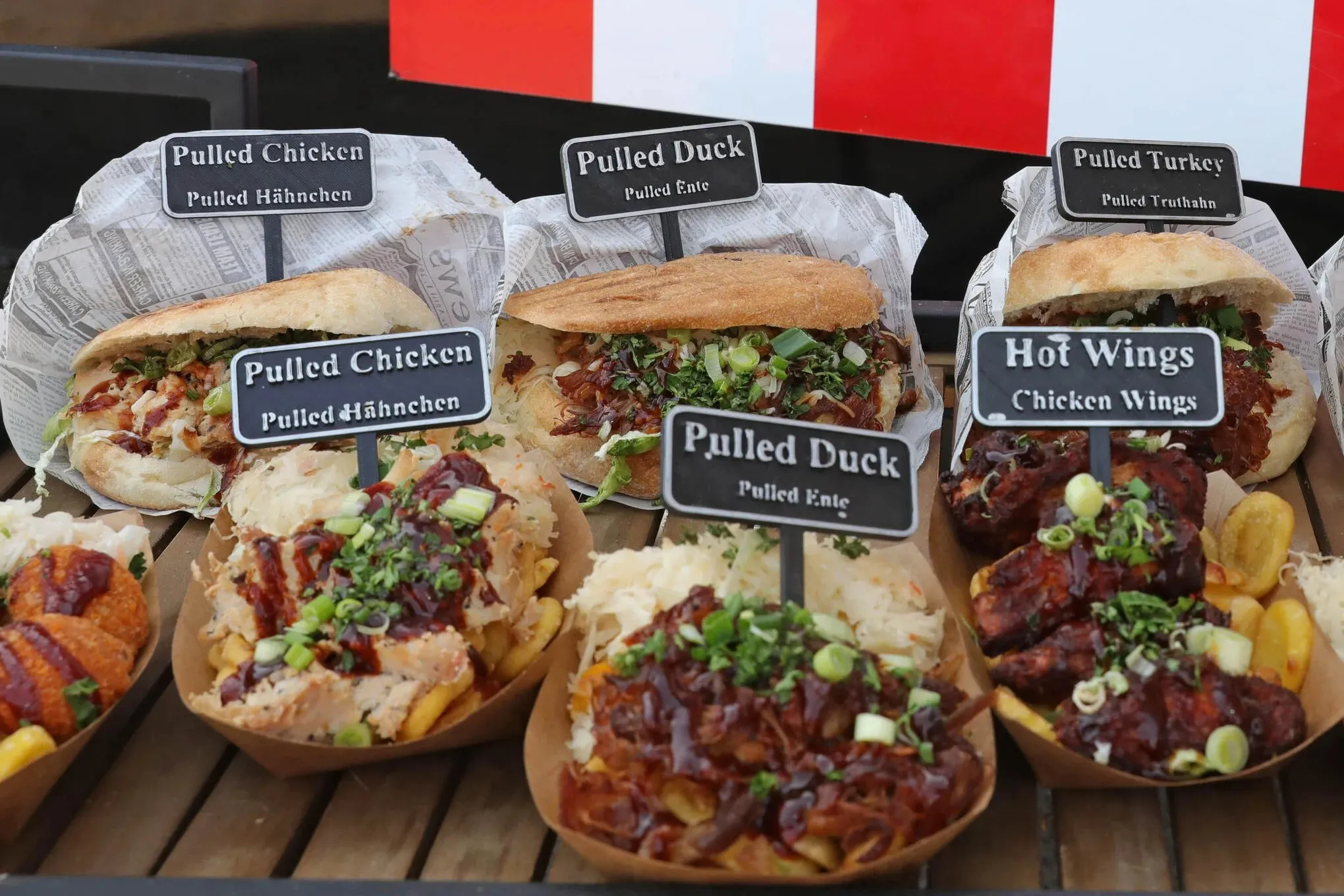 Preparation de ramens sur le food truck asiatique